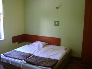 Хостелы Hostel Promyk Ивонич-Здруй Двухместный номер с 1 кроватью или 2 отдельными кроватями-5