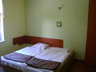 Хостелы Hostel Promyk Ивонич-Здруй Двухместный номер с 1 кроватью или 2 отдельными кроватями-7